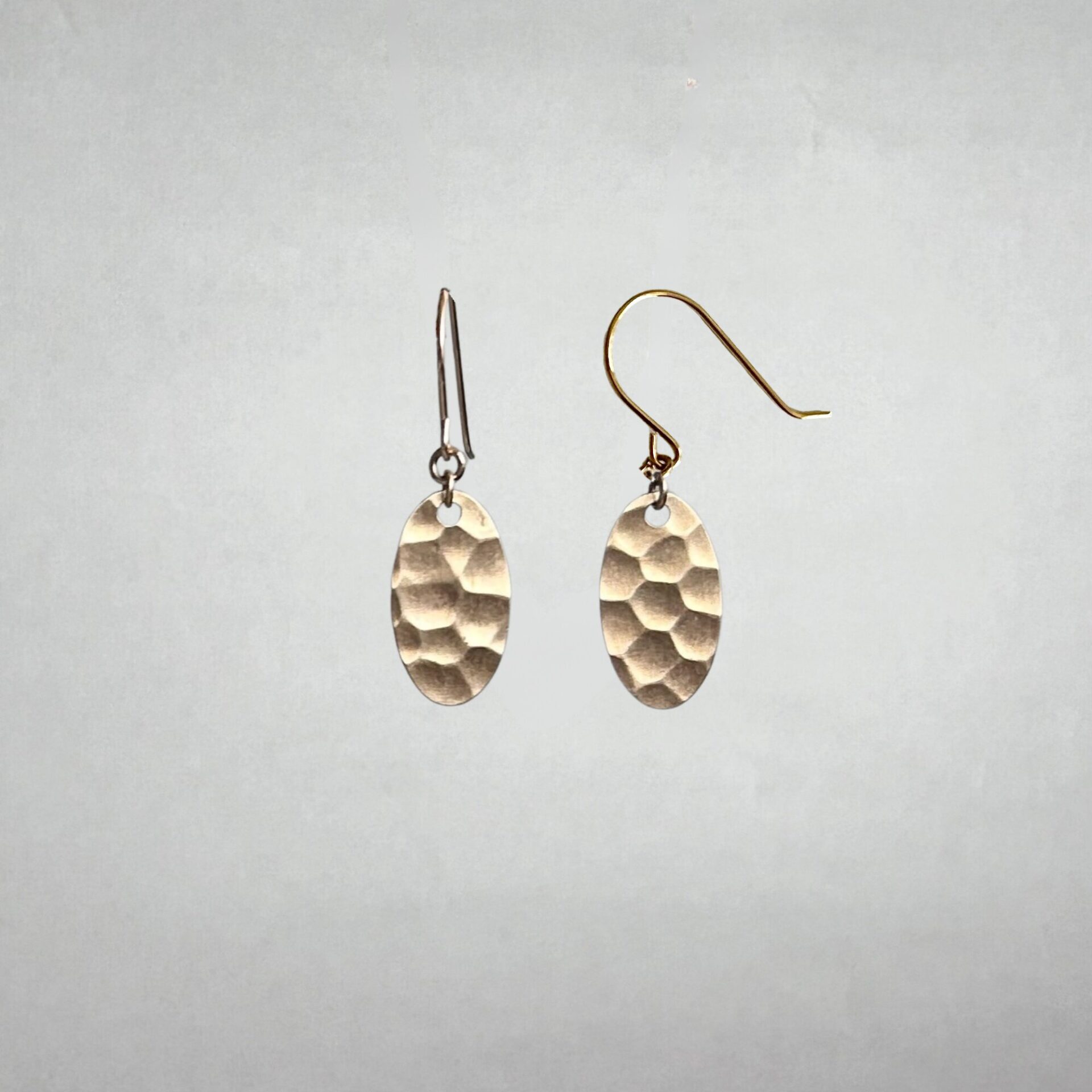 K10 槌目オーバルピアス