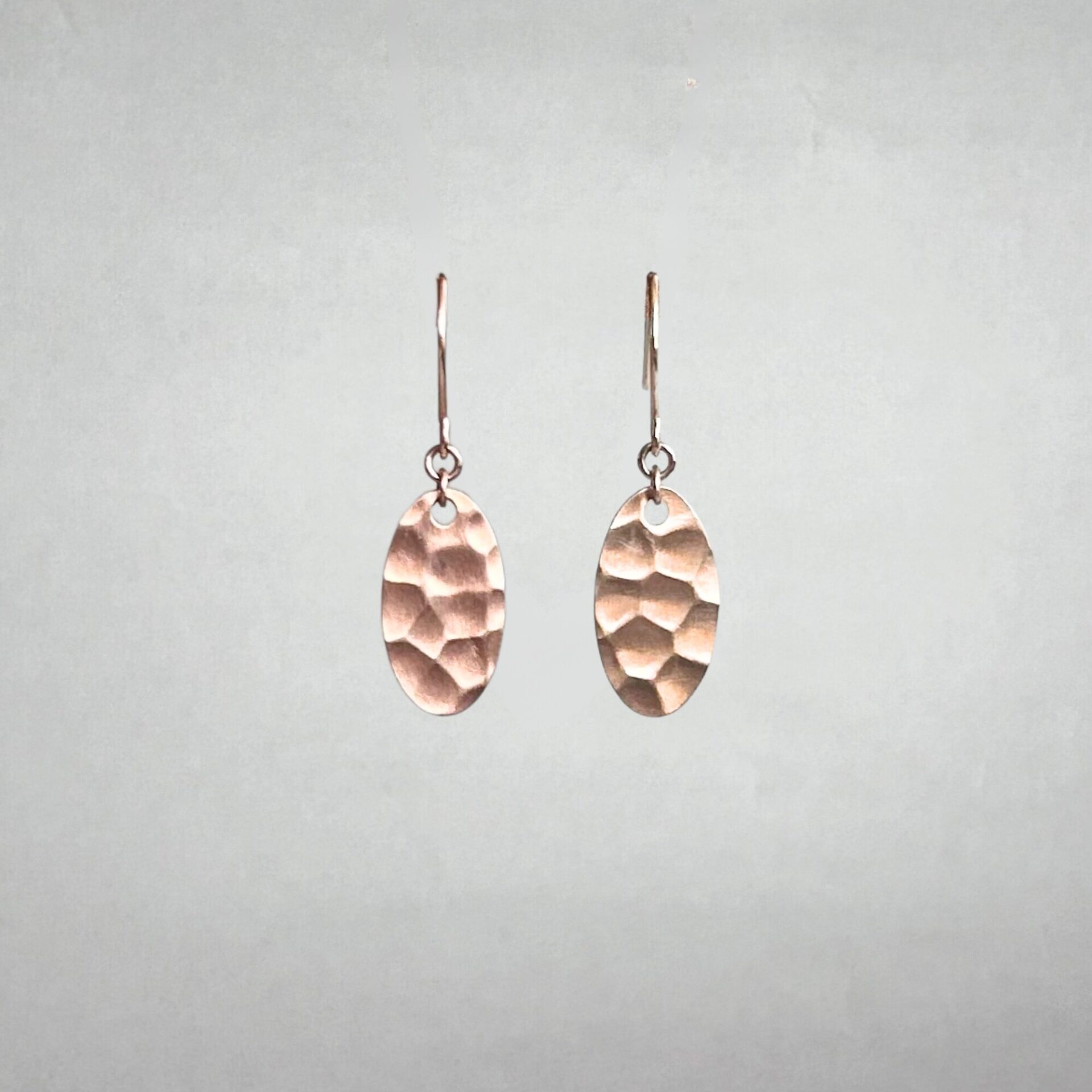 K10PG 槌目オーバルピアス